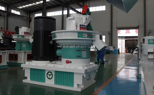 秸稈燃料顆粒機在工作中出現(xiàn)震動怎么辦？