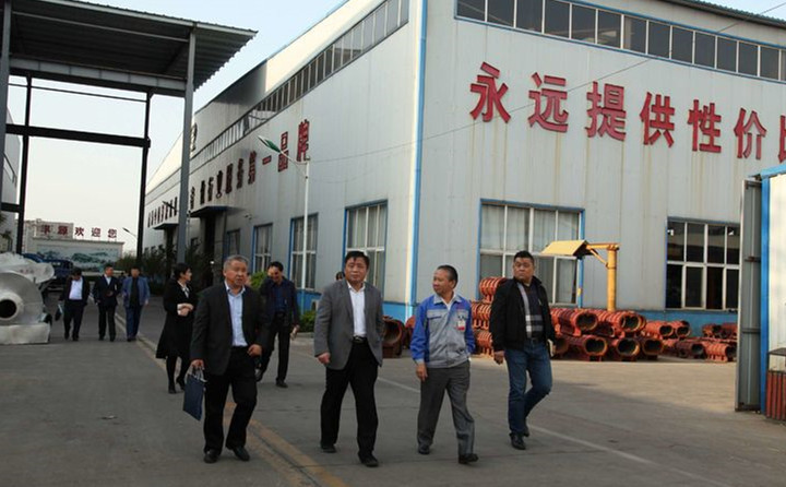 會后，企業(yè)家們參觀金格瑞生產(chǎn)間