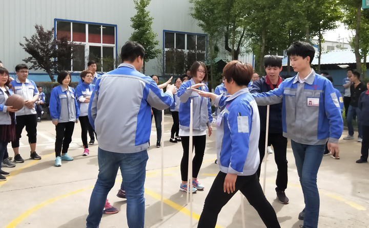 移動(dòng)森林，看似簡(jiǎn)單，實(shí)際操作不易，培養(yǎng)了運(yùn)動(dòng)員們做事的專注能力