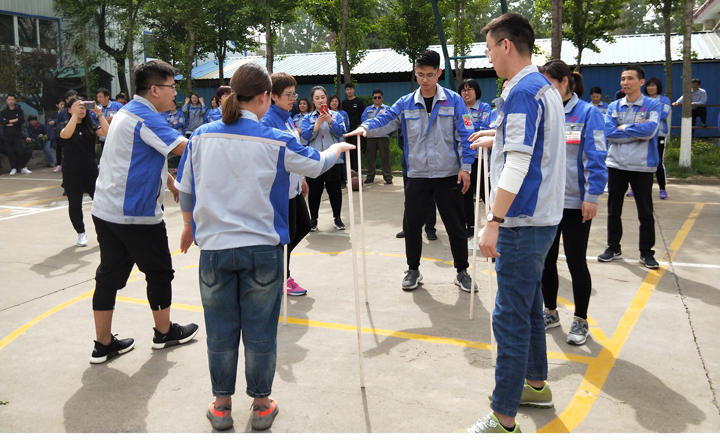 移動(dòng)森林，看似簡(jiǎn)單，實(shí)際操作不易，培養(yǎng)了運(yùn)動(dòng)員們做事的專注能力