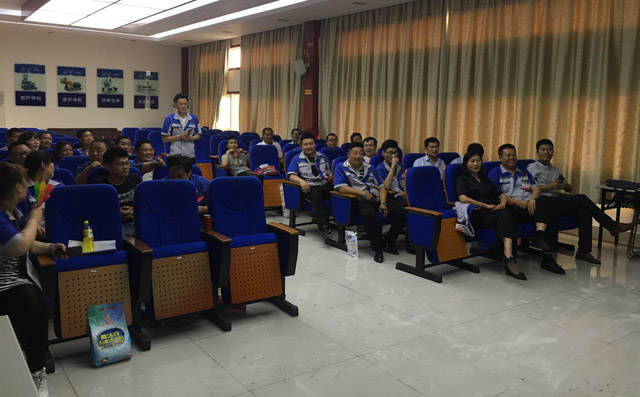 競(jìng)價(jià)的觀眾 競(jìng)價(jià)的觀眾