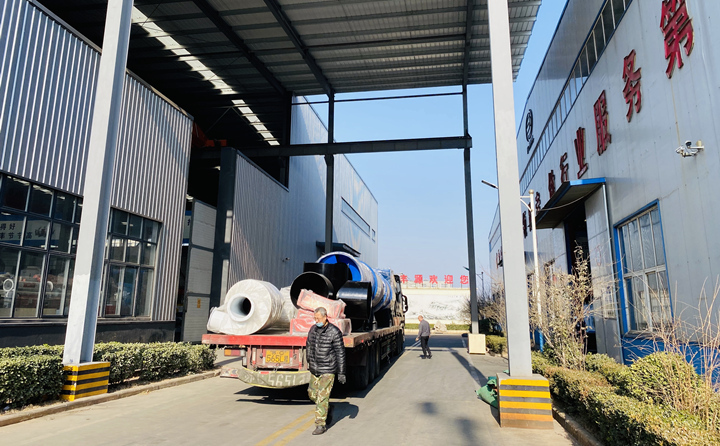 顆粒機(jī)生產(chǎn)線烘干筒裝車中